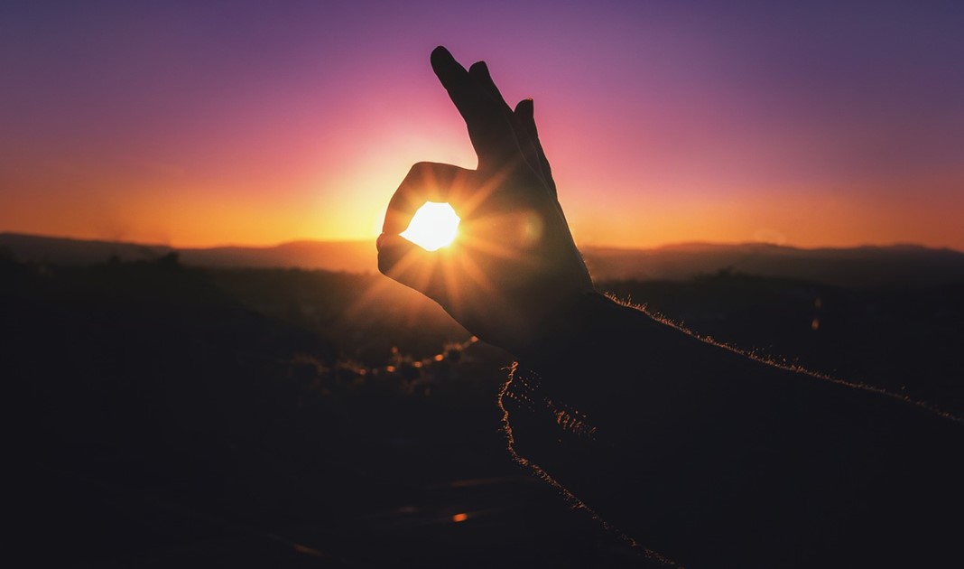 A man holding his hand throught light